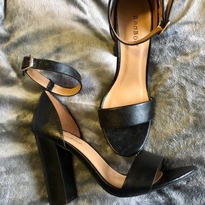 NWT Black Single Strap Chunky Heel Sandal - 8 1/2